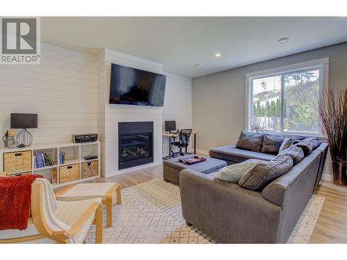 1280 24 Street Se, Salmon Arm, BC - Indoor Photo Showing Living Room With Fireplace