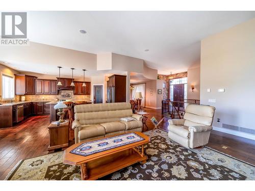 2019 Twin Ridge Court, Kelowna, BC - Indoor Photo Showing Living Room