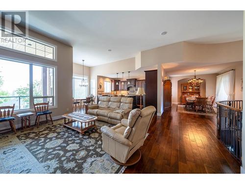 2019 Twin Ridge Court, Kelowna, BC - Indoor Photo Showing Living Room