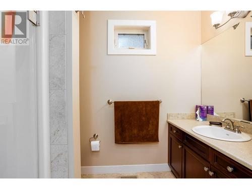 2019 Twin Ridge Court, Kelowna, BC - Indoor Photo Showing Bathroom