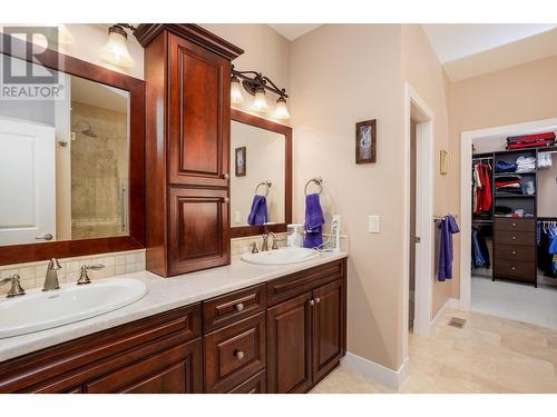 2019 Twin Ridge Court, Kelowna, BC - Indoor Photo Showing Bathroom