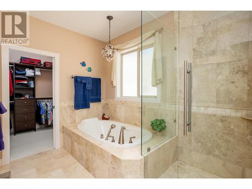 2019 Twin Ridge Court, Kelowna, BC - Indoor Photo Showing Bathroom