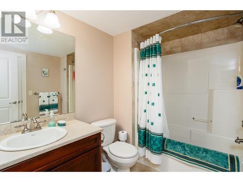 2019 Twin Ridge Court, Kelowna, BC - Indoor Photo Showing Bathroom