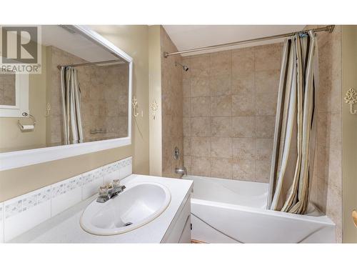 518 Devon Street, Creston, BC - Indoor Photo Showing Bathroom