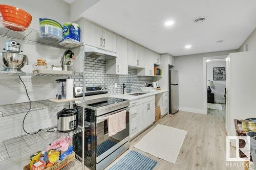 8719 88 Av Nw, Edmonton, AB - Indoor Photo Showing Kitchen With Upgraded Kitchen