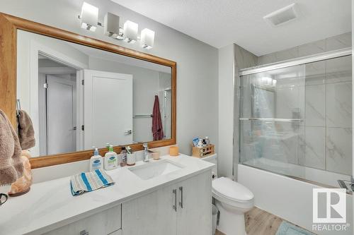 8719 88 Av Nw, Edmonton, AB - Indoor Photo Showing Bathroom