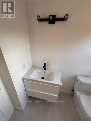 860 Marinet Crescent, Pickering, ON - Indoor Photo Showing Bathroom