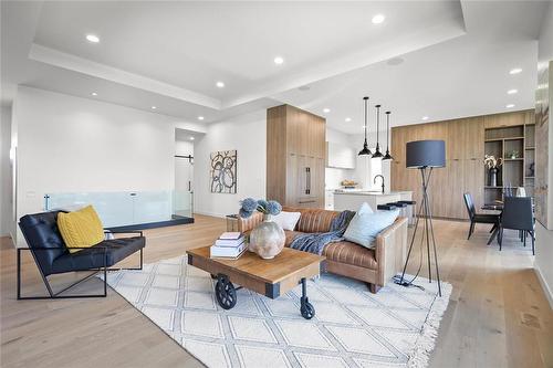 5 Morgan Lane, Oak Bluff, MB - Indoor Photo Showing Living Room