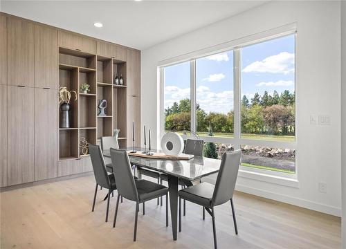 5 Morgan Lane, Oak Bluff, MB - Indoor Photo Showing Dining Room