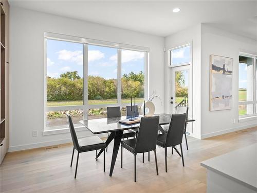 5 Morgan Lane, Oak Bluff, MB - Indoor Photo Showing Dining Room