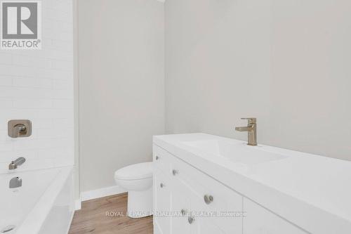 530 Addington Road 5, Addington Highlands, ON - Indoor Photo Showing Bathroom