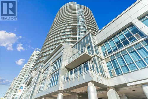 1007 - 218 Queens Quay W, Toronto, ON - Outdoor