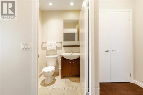 1007 - 218 Queens Quay W, Toronto, ON - Indoor Photo Showing Bathroom