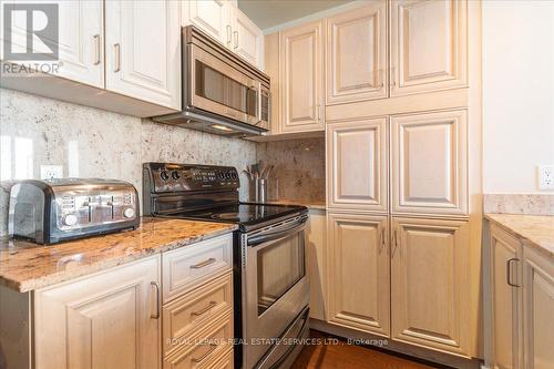 1007 - 218 Queens Quay W, Toronto, ON - Indoor Photo Showing Kitchen