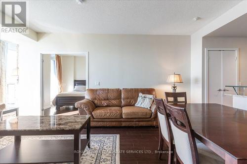 1007 - 218 Queens Quay W, Toronto, ON - Indoor Photo Showing Living Room