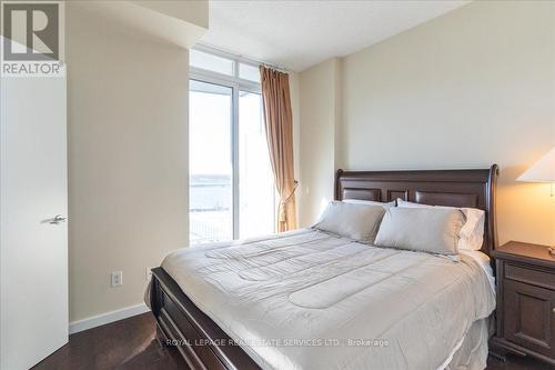 1007 - 218 Queens Quay W, Toronto, ON - Indoor Photo Showing Bedroom