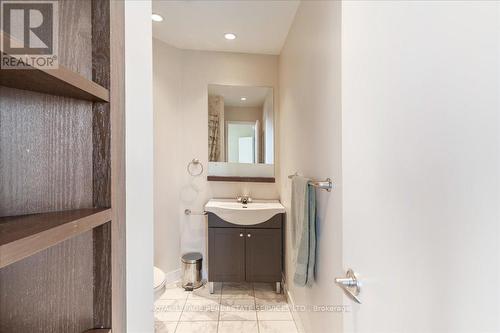 1007 - 218 Queens Quay W, Toronto, ON - Indoor Photo Showing Bathroom