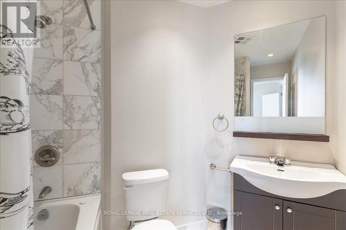 1007 - 218 Queens Quay W, Toronto, ON - Indoor Photo Showing Bathroom