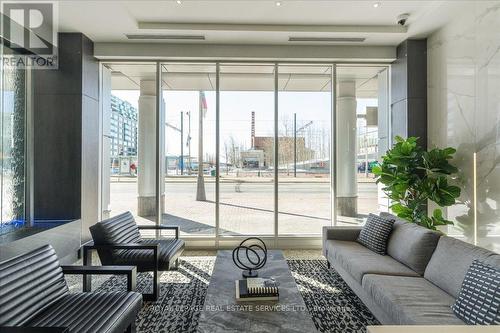 1007 - 218 Queens Quay W, Toronto, ON - Indoor Photo Showing Living Room