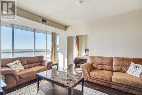 1007 - 218 Queens Quay W, Toronto, ON - Indoor Photo Showing Living Room