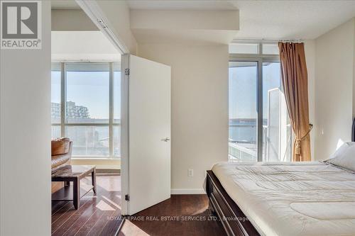 1007 - 218 Queens Quay W, Toronto, ON - Indoor Photo Showing Bedroom