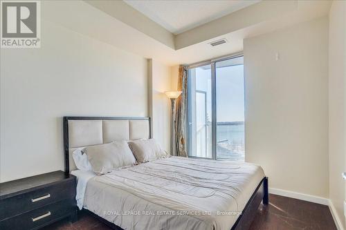 1007 - 218 Queens Quay W, Toronto, ON - Indoor Photo Showing Bedroom