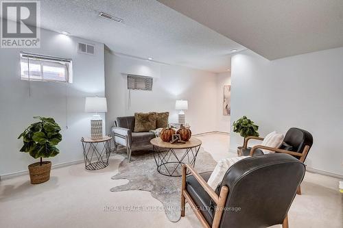 679 Graceland Court S, Pickering, ON - Indoor Photo Showing Living Room