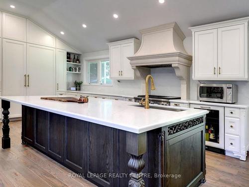 8 Bell Royal Crt, Toronto, ON - Indoor Photo Showing Kitchen With Upgraded Kitchen