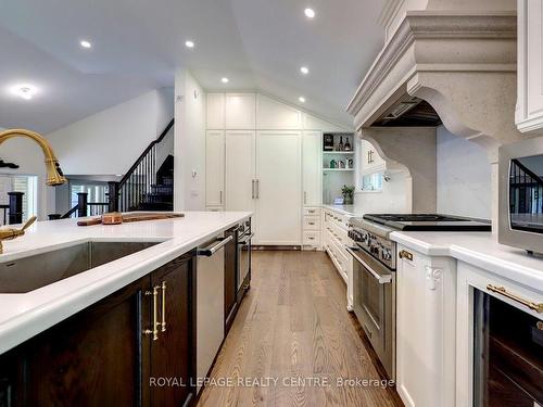 8 Bell Royal Crt, Toronto, ON - Indoor Photo Showing Kitchen With Upgraded Kitchen