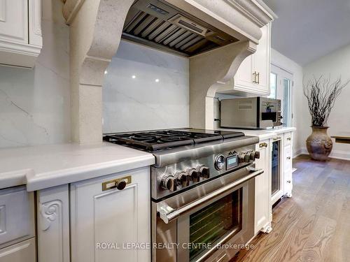 8 Bell Royal Crt, Toronto, ON - Indoor Photo Showing Kitchen