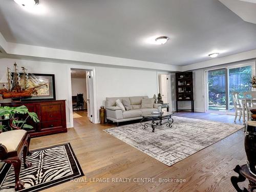 8 Bell Royal Crt, Toronto, ON - Indoor Photo Showing Living Room