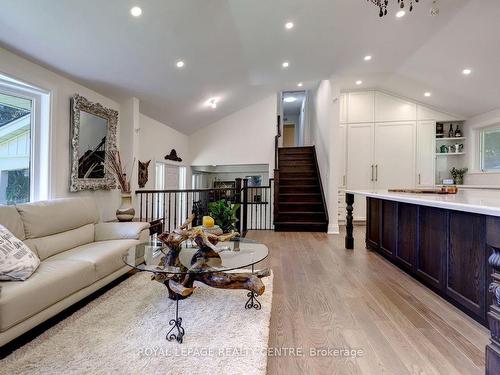 8 Bell Royal Crt, Toronto, ON - Indoor Photo Showing Living Room