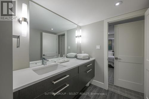 301 Waterstone Place, London, ON - Indoor Photo Showing Bathroom