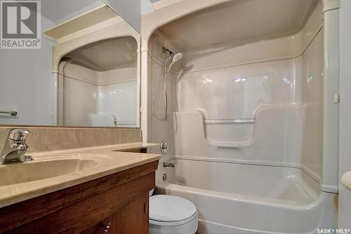 394 Sangster Boulevard, Regina, SK - Indoor Photo Showing Bathroom