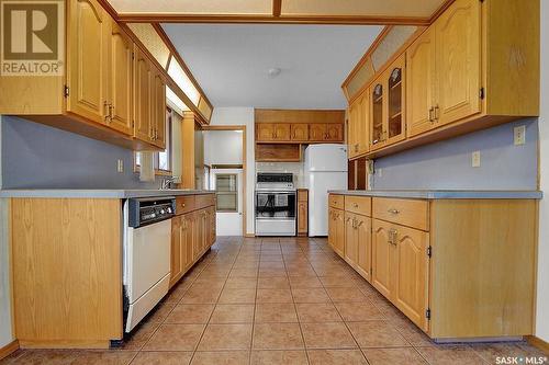 394 Sangster Boulevard, Regina, SK - Indoor Photo Showing Kitchen