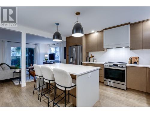 1153 Bernard Avenue Unit# 16, Kelowna, BC - Indoor Photo Showing Kitchen With Upgraded Kitchen