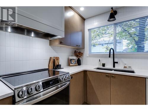 1153 Bernard Avenue Unit# 16, Kelowna, BC - Indoor Photo Showing Kitchen With Double Sink