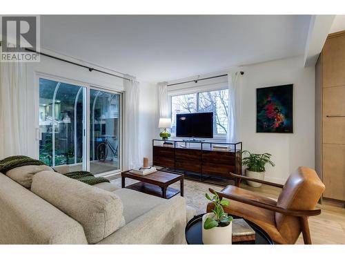 1153 Bernard Avenue Unit# 16, Kelowna, BC - Indoor Photo Showing Living Room