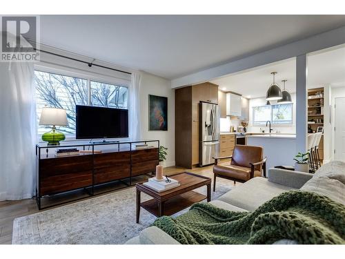 1153 Bernard Avenue Unit# 16, Kelowna, BC - Indoor Photo Showing Living Room