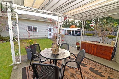 576 Dogwood Rd, Qualicum Beach, BC - Outdoor With Deck Patio Veranda