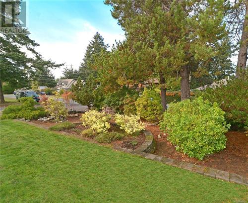 576 Dogwood Rd, Qualicum Beach, BC - Outdoor