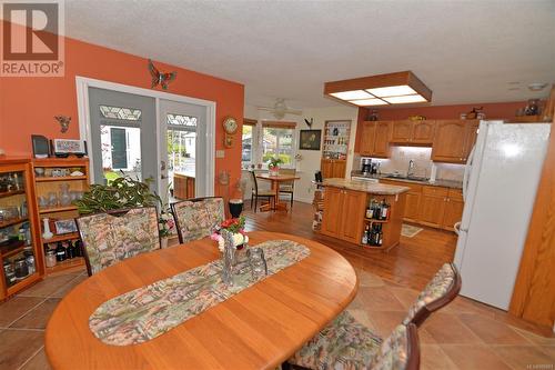 576 Dogwood Rd, Qualicum Beach, BC - Indoor Photo Showing Dining Room