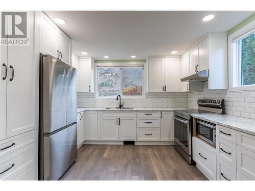 4365 Yellowhead Highway, Kamloops, BC - Indoor Photo Showing Kitchen With Upgraded Kitchen