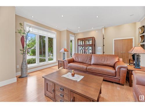 8728 101 Av Nw, Edmonton, AB - Indoor Photo Showing Living Room