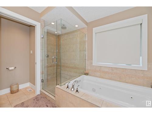 8728 101 Av Nw, Edmonton, AB - Indoor Photo Showing Bathroom