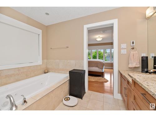 8728 101 Av Nw, Edmonton, AB - Indoor Photo Showing Bathroom