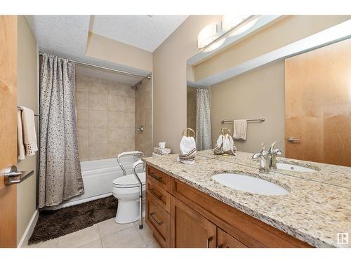 8728 101 Av Nw, Edmonton, AB - Indoor Photo Showing Bathroom