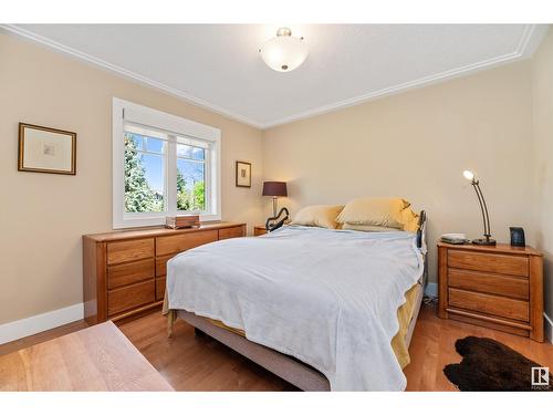 8728 101 Av Nw, Edmonton, AB - Indoor Photo Showing Bedroom