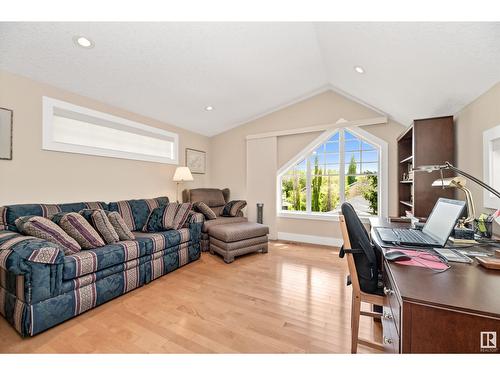 8728 101 Av Nw, Edmonton, AB - Indoor Photo Showing Living Room