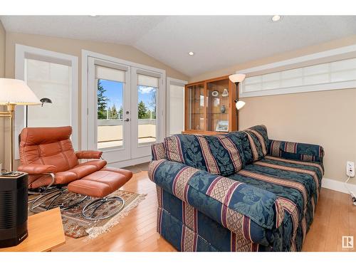 8728 101 Av Nw, Edmonton, AB - Indoor Photo Showing Living Room